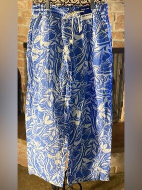 Old Navy Blue and White Floral Barrel Leg Drawstring Pants